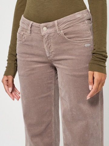 Gang Regular Hose '94RIVER' in Beige