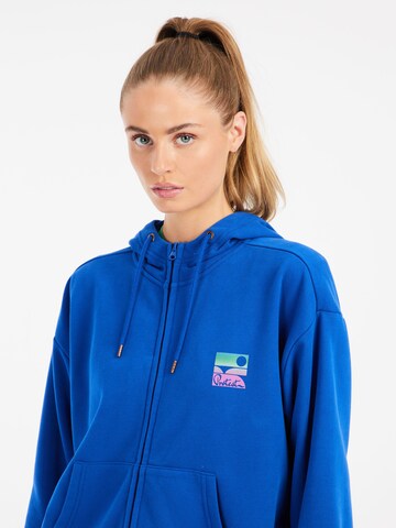 PROTEST Sweatshirt 'PRTStudio' in Blauw