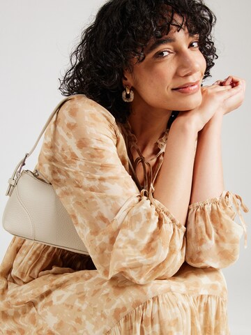 Robe & Other Stories en beige