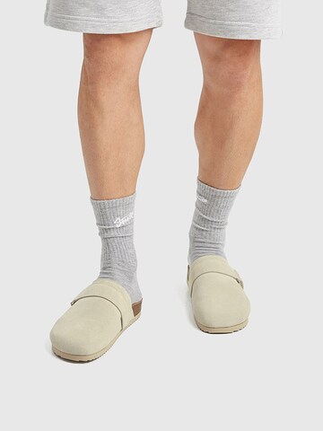 Pull&Bear Clogs in Grau