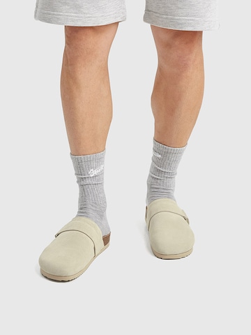 Pull&Bear Clogs in Grau