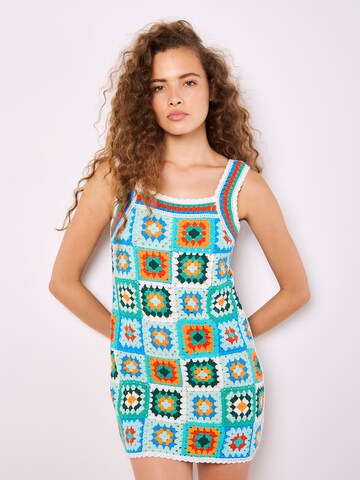 Robe Apricot en bleu : devant