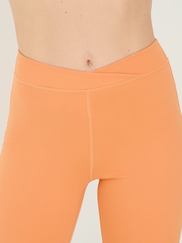 ABOUT YOU x Sofia Tsakiridou - Skinny Pantalón 'Anouk' en naranja