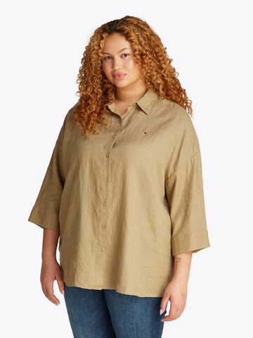 Camicia da donna 'ESS' di Tommy Hilfiger Curve in beige: frontale