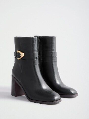 Friends Like These - Botines en negro