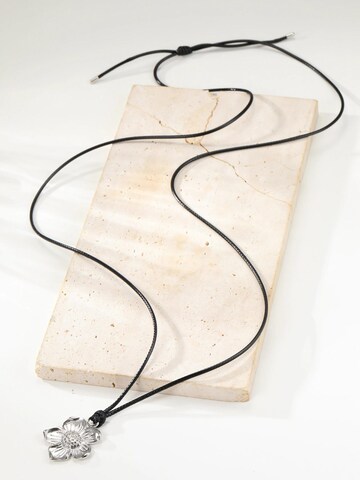 Hey Happiness Ketting 'Daisy Flower Charm Cord' in Zilver