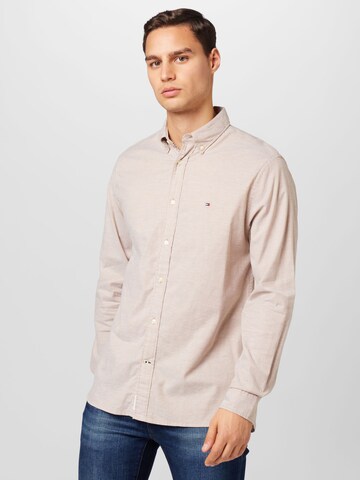 Coupe regular Chemise TOMMY HILFIGER en beige : devant