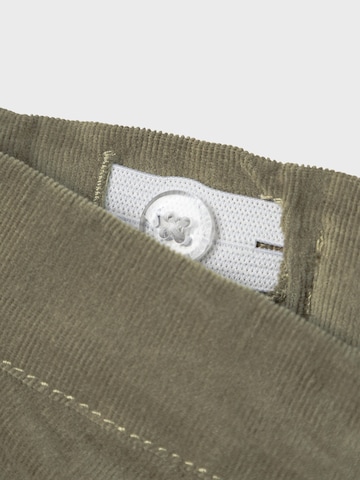 NAME IT - regular Pantalón en gris