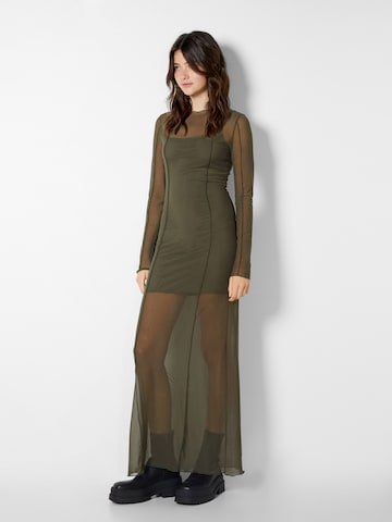 Rochie de la Bershka pe verde