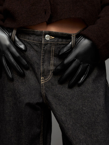 Bershka Rokavice | črna barva