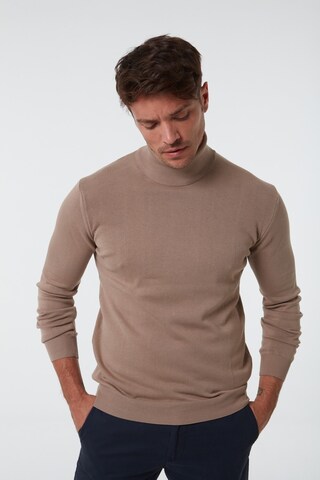 Jimmy Sanders Sweater in Brown
