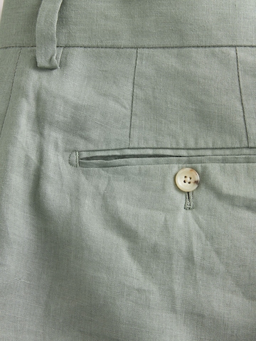 Next Slimfit Suorat housut värissä vihreä