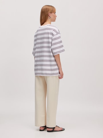 EDITED Koszulka oversize ' Xia' w kolorze czerwony