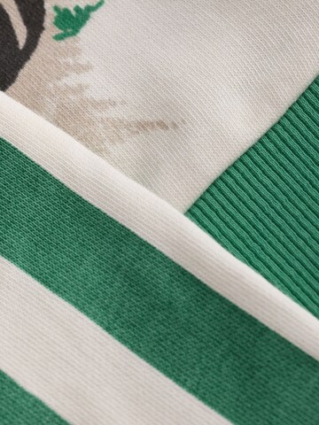 Set de la Next pe verde