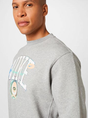 Nike Sportswear Sweatshirt in Grey