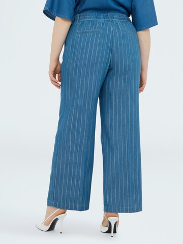 Regular Jean Fiorella Rubino en bleu