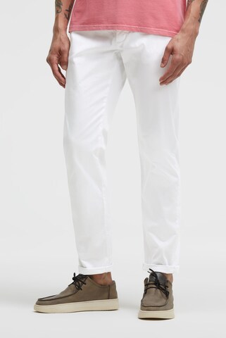 CMPD Regular Chino Pants in White: front