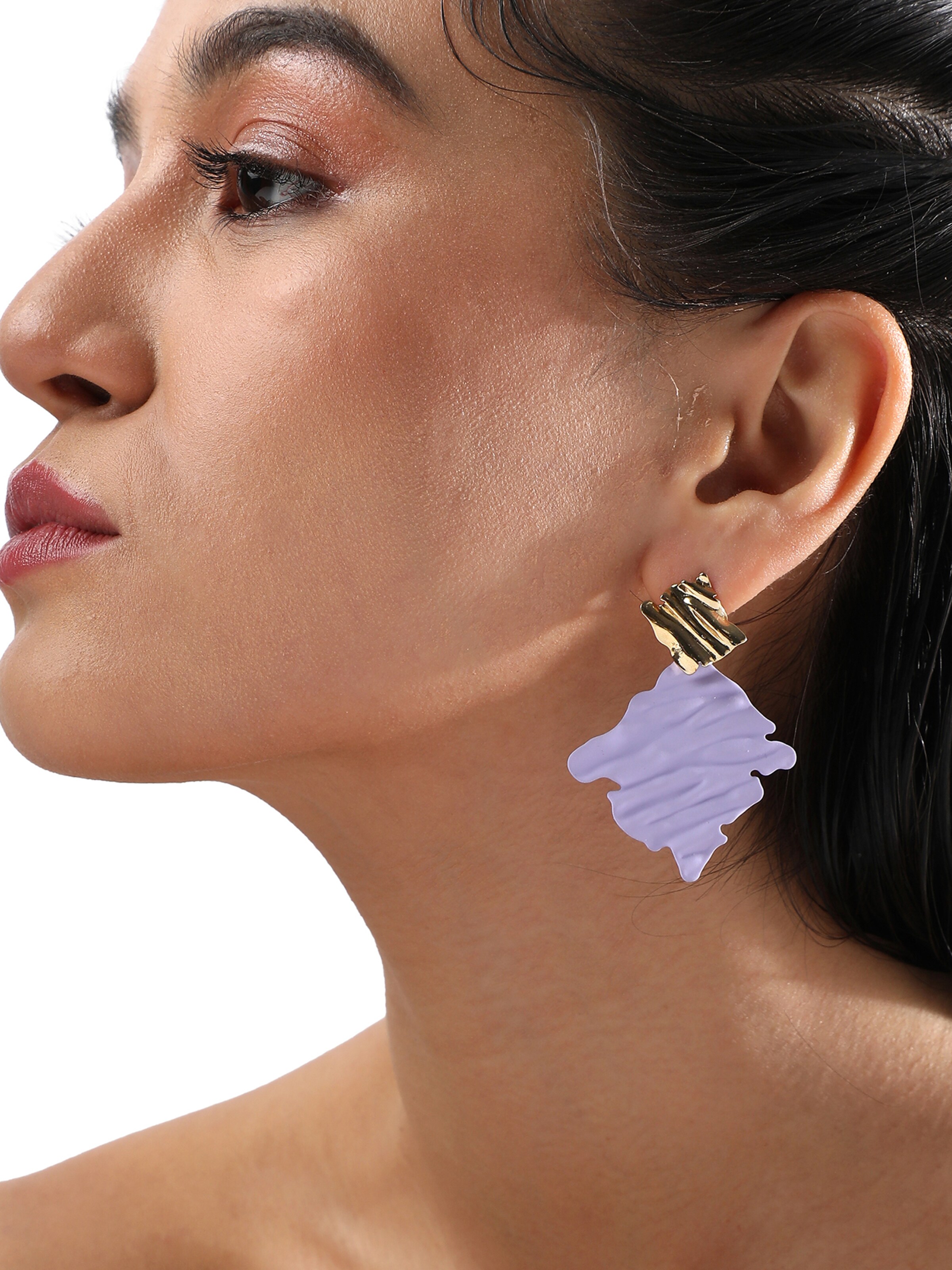 SOHI Náušnice 'Mudrika' – fialová: přední strana