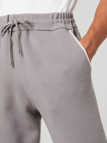 Guido Maria Kretschmer Men Loose fit Pants 'Tammo' in Grey