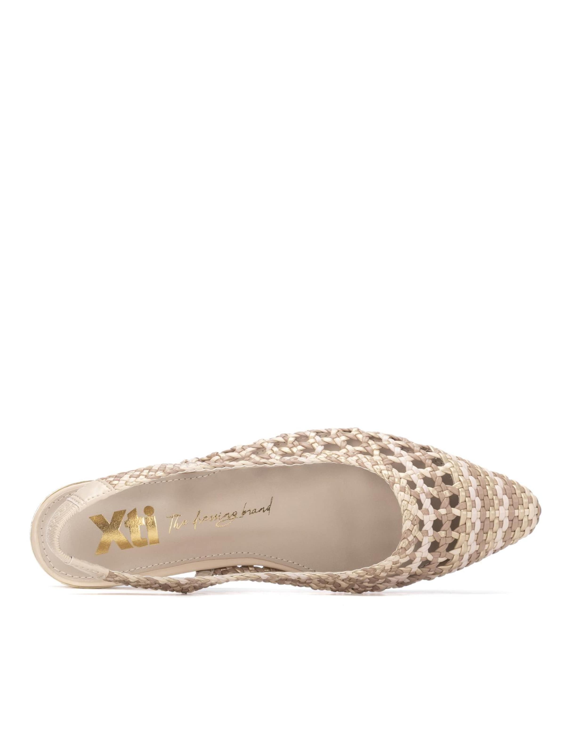Xti Sandals in Beige