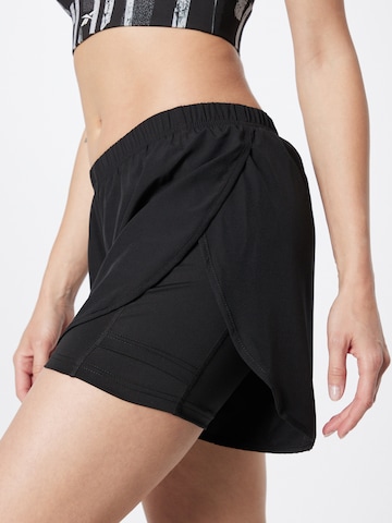 ONLY PLAY Regular Sportshorts 'ELAIN' in Schwarz