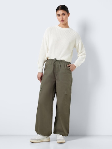 Effilé Pantalon cargo 'Pinar' Noisy may en vert