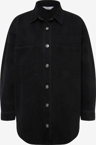 Studio Untold Comfort fit Button Up Shirt in Black: front