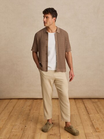 DAN FOX APPAREL - Ajuste regular Camisa 'Domenic' en marrón