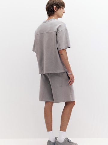 Pull&Bear Loosefit Kalhoty – šedá