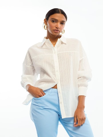 Chemisier Lola Casademunt en blanc : devant