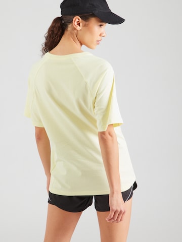 T-shirt fonctionnel PUMA en jaune
