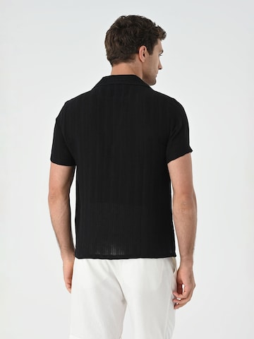 Antioch - Ajuste regular Camisa en negro