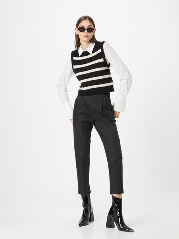 Regular Pantalon à plis Sisley en noir