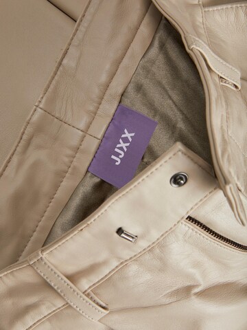 JJXX Zúžený strih Plisované nohavice 'ADDIE' - Hnedá