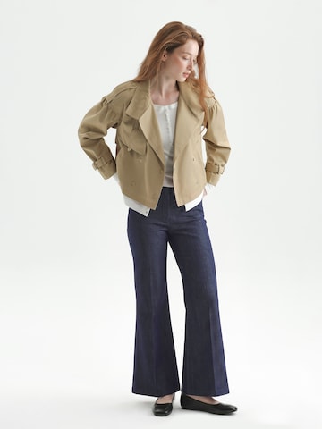 TorWeit Between-Seasons Coat 'Double-breasted cropped trench coat' in Green