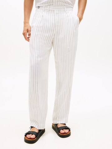 TOMMY HILFIGER Loose fit Trousers with creases in White: front
