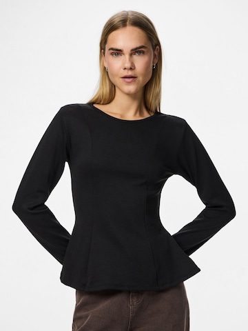 PIECES Shirt 'PCLUCCI PEPLUM' in Zwart: voorkant