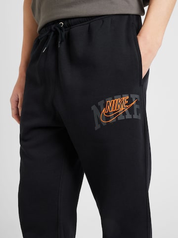 Tapered Pantaloni 'CLUB BB CF' de la Nike Sportswear pe negru