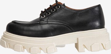 INUOVO Athletic Lace-Up Shoes in Black