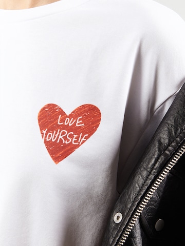 Maglietta 'PCSKYLAR' di PIECES in bianco