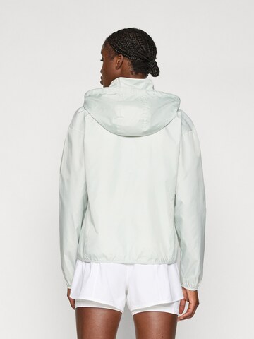 NIKE Sportdzseki 'TEMPO' - ezüst