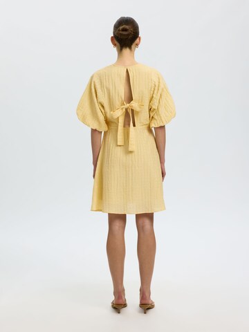 SELECTED - Vestido en amarillo