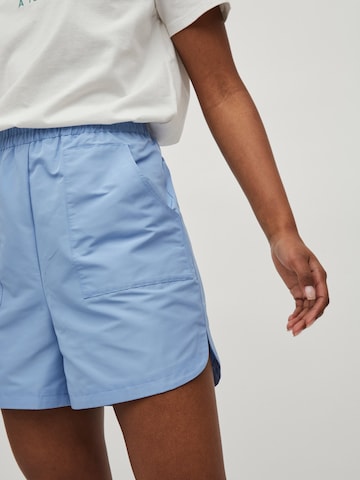 VILA Regular Shorts 'LIRO' in Blau