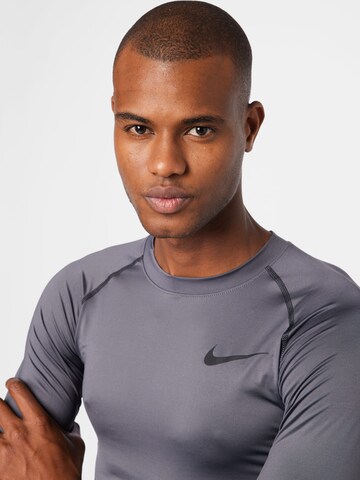 NIKE Regular Fit Funktionsshirt 'Pro Cool' in Grau