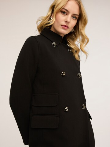 Cappotto invernale di MOTIVI in nero