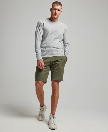 Superdry Regular Shorts in Grün