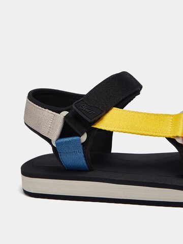 Pull&Bear Sandale in Mischfarben