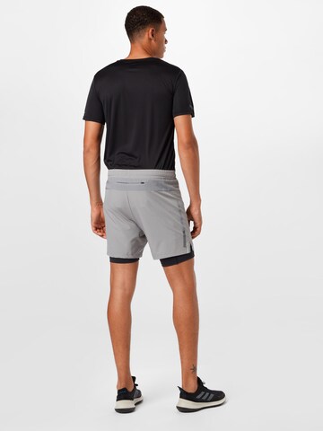 Superdry Normalny krój Spodnie sportowe w kolorze szary