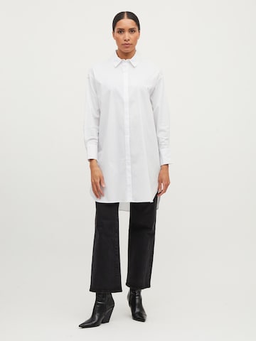 VILA Blouse 'Gitzy' in White: front