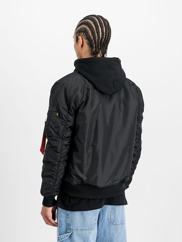 ALPHA INDUSTRIES Φθινοπωρινό και ανοιξιάτικο μπουφάν 'MA-1 TT Hood' σε μαύρο